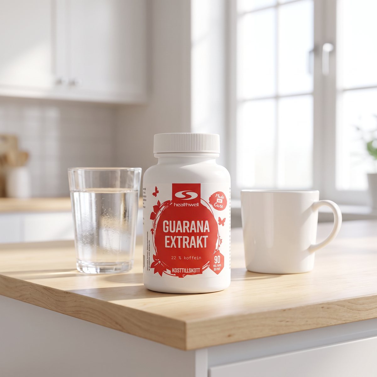 Vit burk med röd etikett, Healthwell Guarana Extrakt, på en köksbänk i ljust svenskt kök