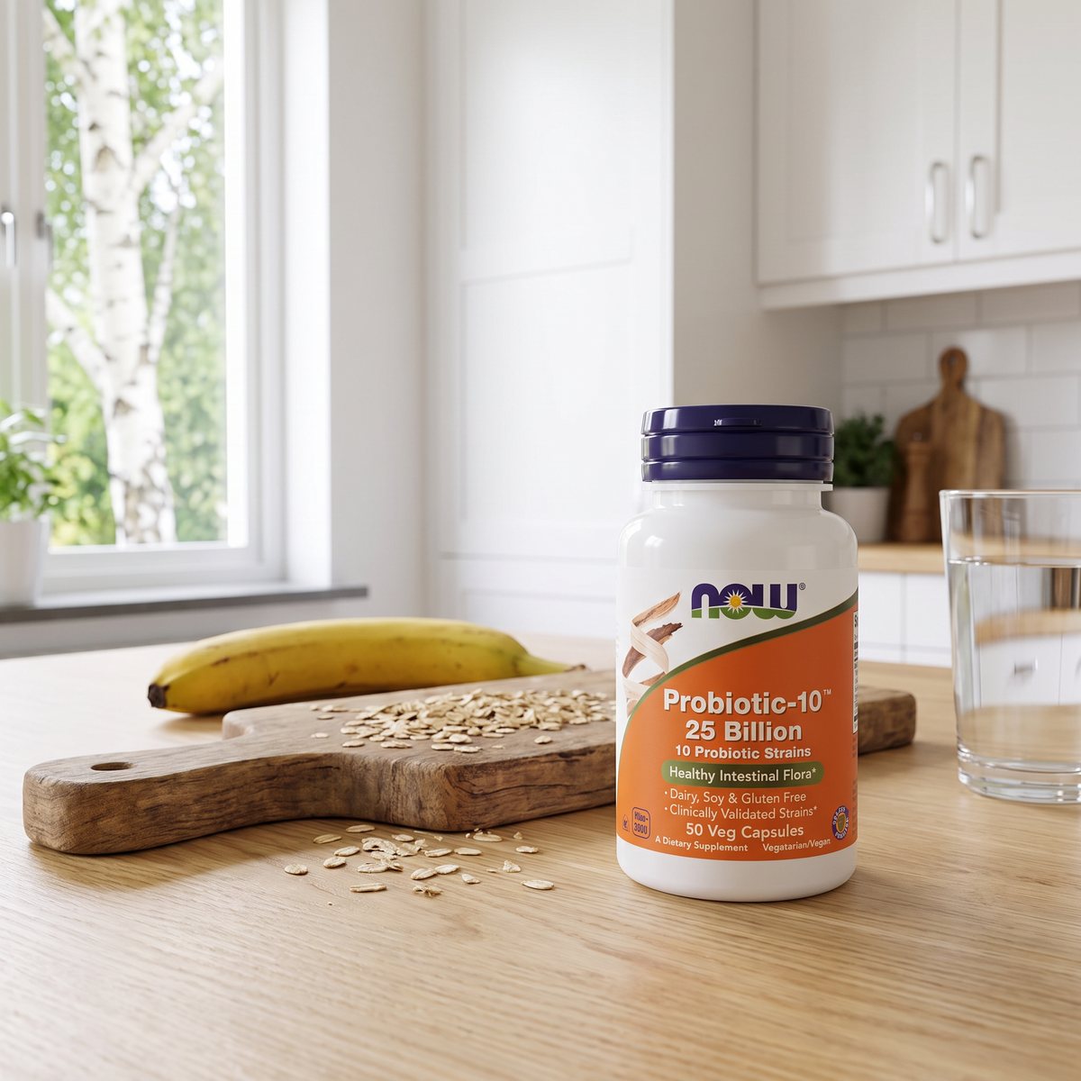Now Foods Probiotic-10-burken på en köksbänk i ett svenskt kök med havre och banan
