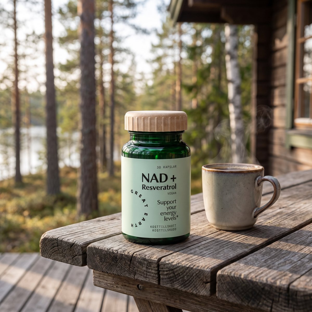Great Earth NAD+ Resveratrol på ett träbord på en svensk stugaltan