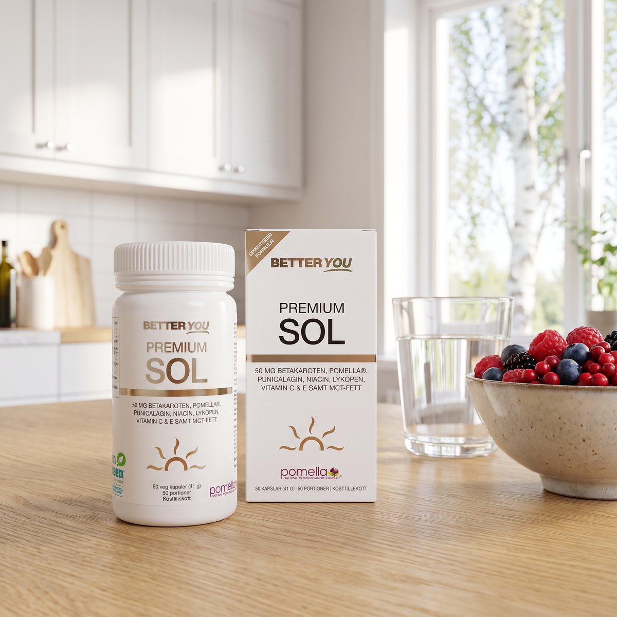 Better You Premium Sol, burk och kartong på ett ljust träbord i ett svenskt kök med glas vatten och bär