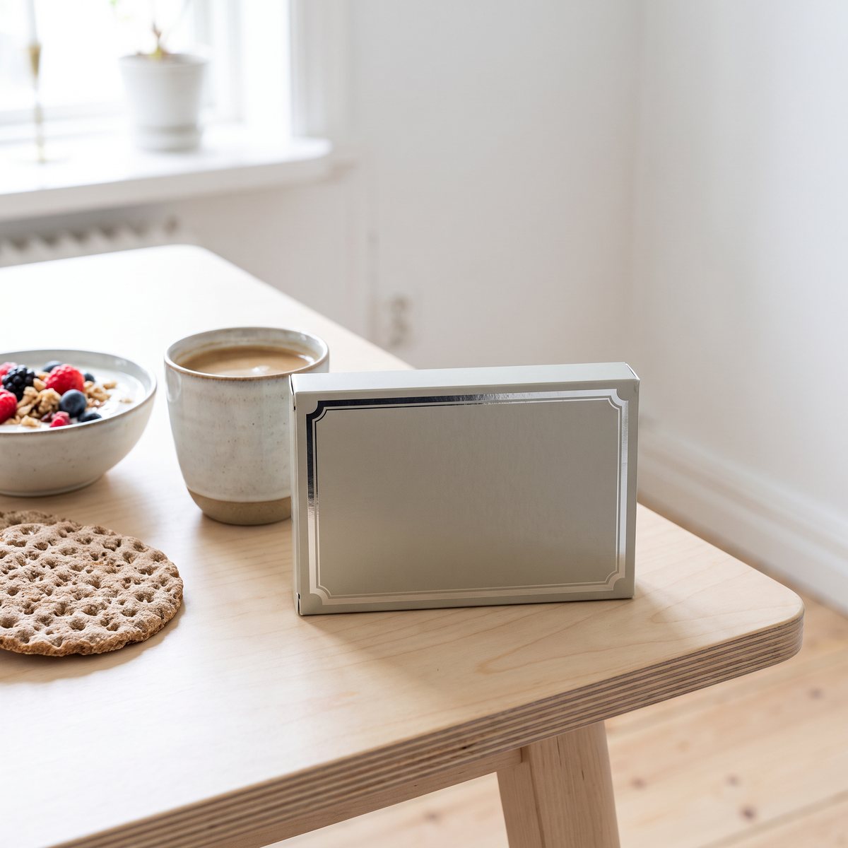 Pharma Nord Bio-Zink på ett svenskt frukostbord med kaffe och yoghurt