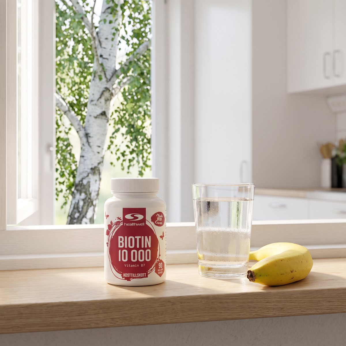 Vit burk med Healthwell Biotin 10000 på en köksbänk i ett svenskt kök