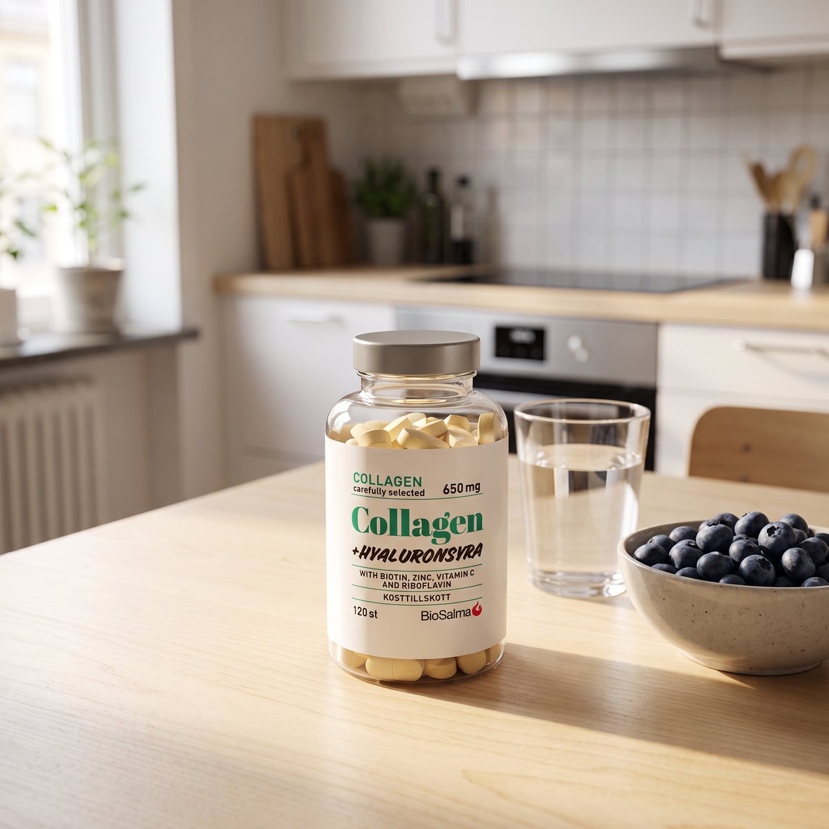 BioSalma Collagen + Hyaluronsyra i glasburk på ett frukostbord i ett svenskt kök