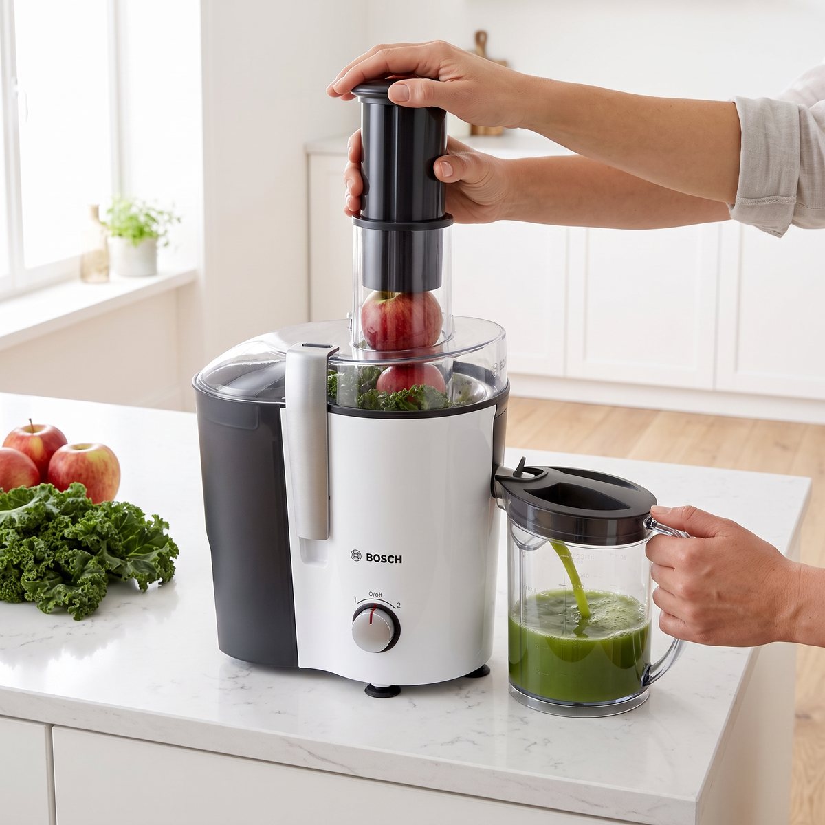 Bosch VitaJuice 2 centrifugaljuicer på en bänk i ett ljust svenskt kök