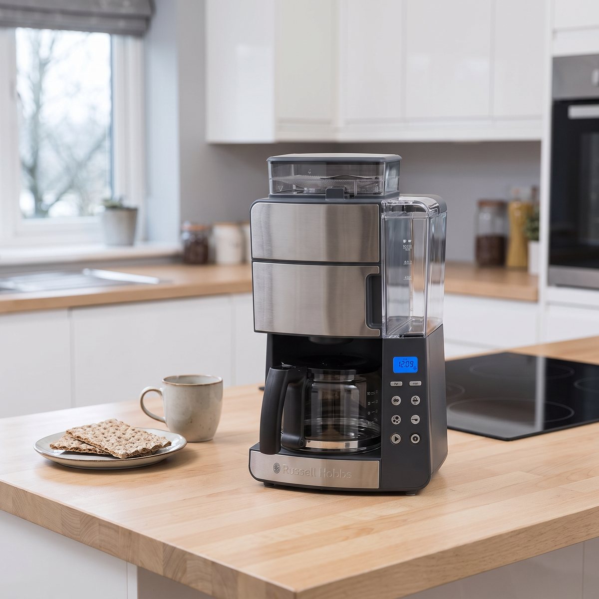 Russell Hobbs Grind & Brew på en köksbänk vid frukost i ett svenskt hem