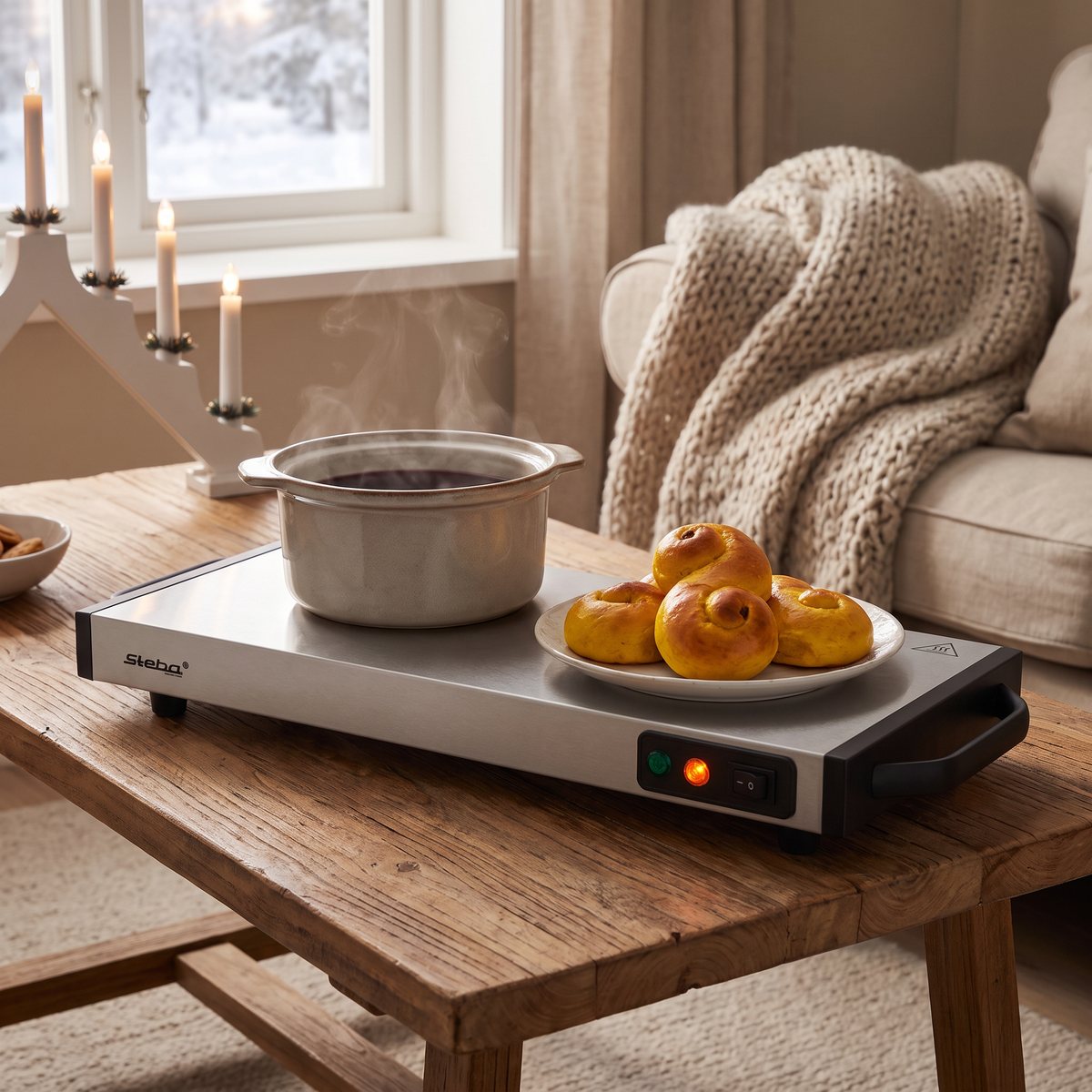 Steba WP110 på ett soffbord i en svensk vardagsrum med glögg och lussekatter inför advent