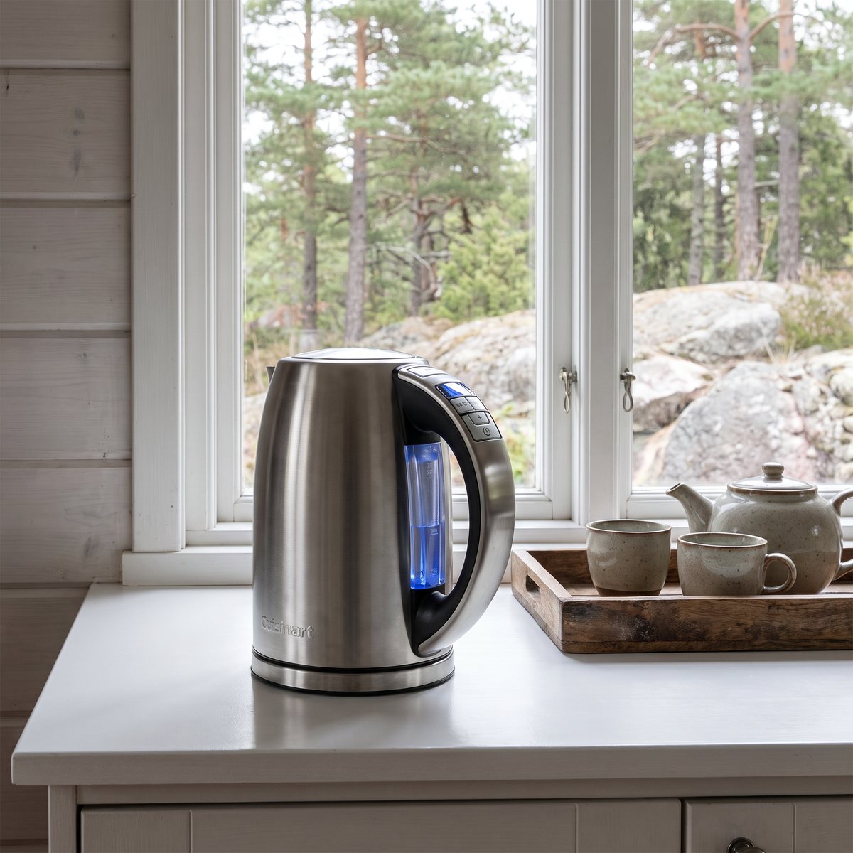 Cuisinart CPK17E vattenkokare på en köksbänk i ett svenskt sommarstugekök