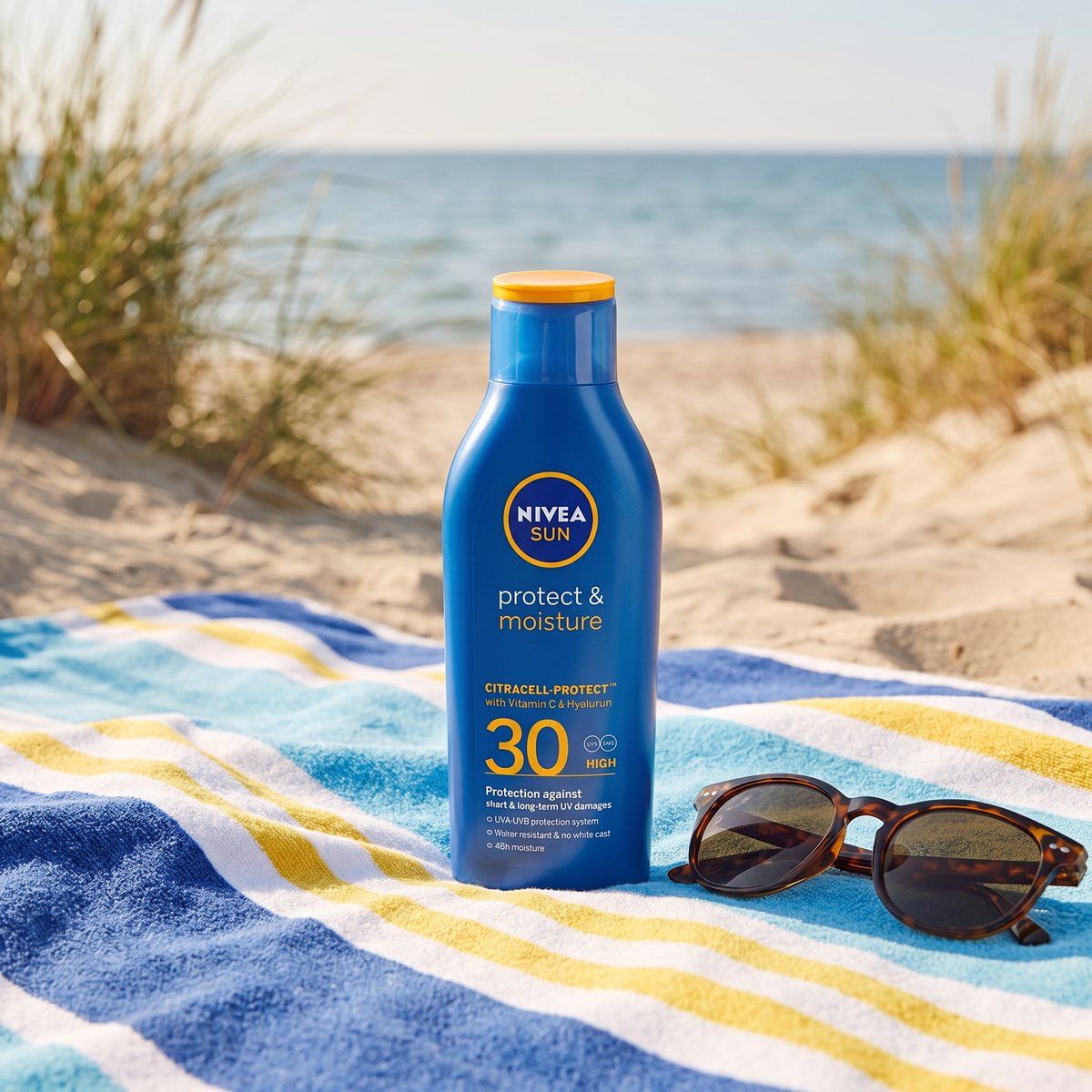 NIVEA SUN Protect & Moisture på en randig handduk på en svensk sandstrand